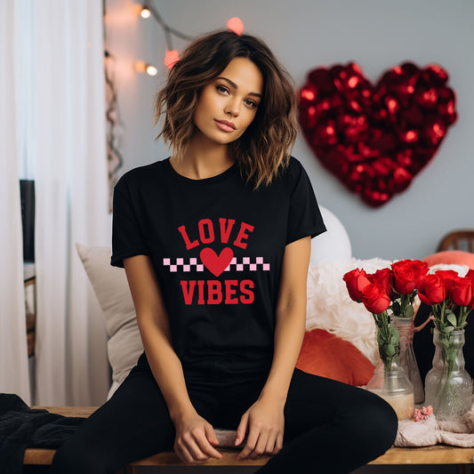 Love Vibes Heart Checkered | Short Sleeve Graphic Tee