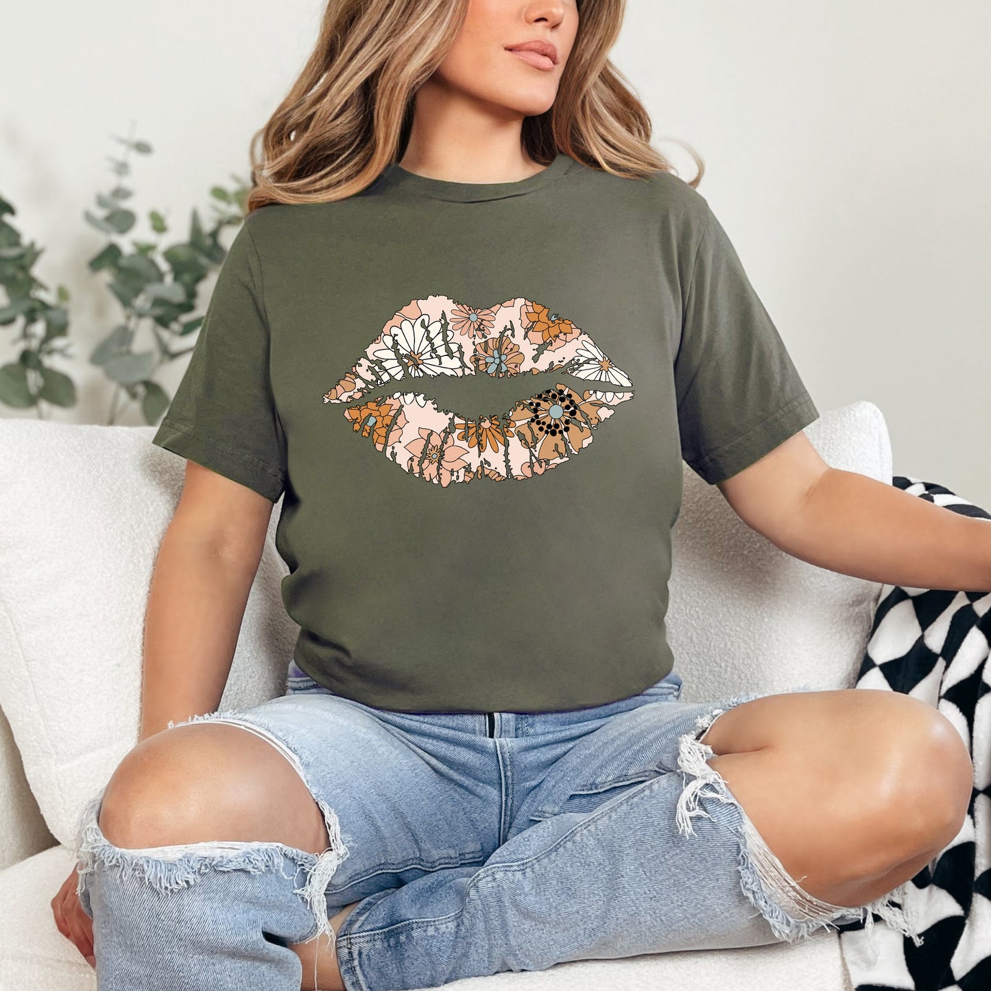 Boho Floral Lips | Short Sleeve Graphic Tee