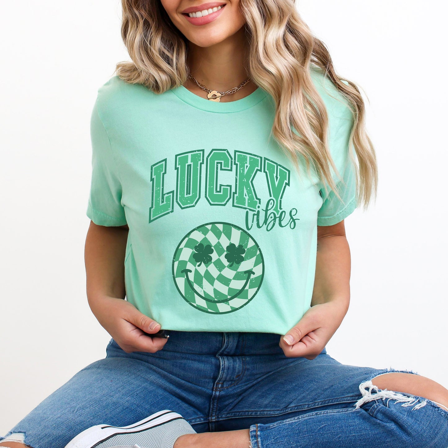 Lucky Vibes Smiley | Short Sleeve Graphic Tee