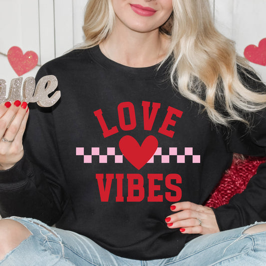 Love Vibes Heart Checkered | Sweatshirt