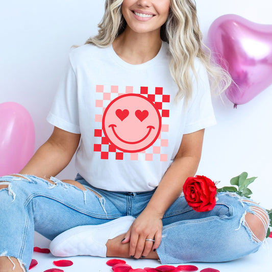 Checkered Heart Eyes Smiley | Short Sleeve Graphic Tee