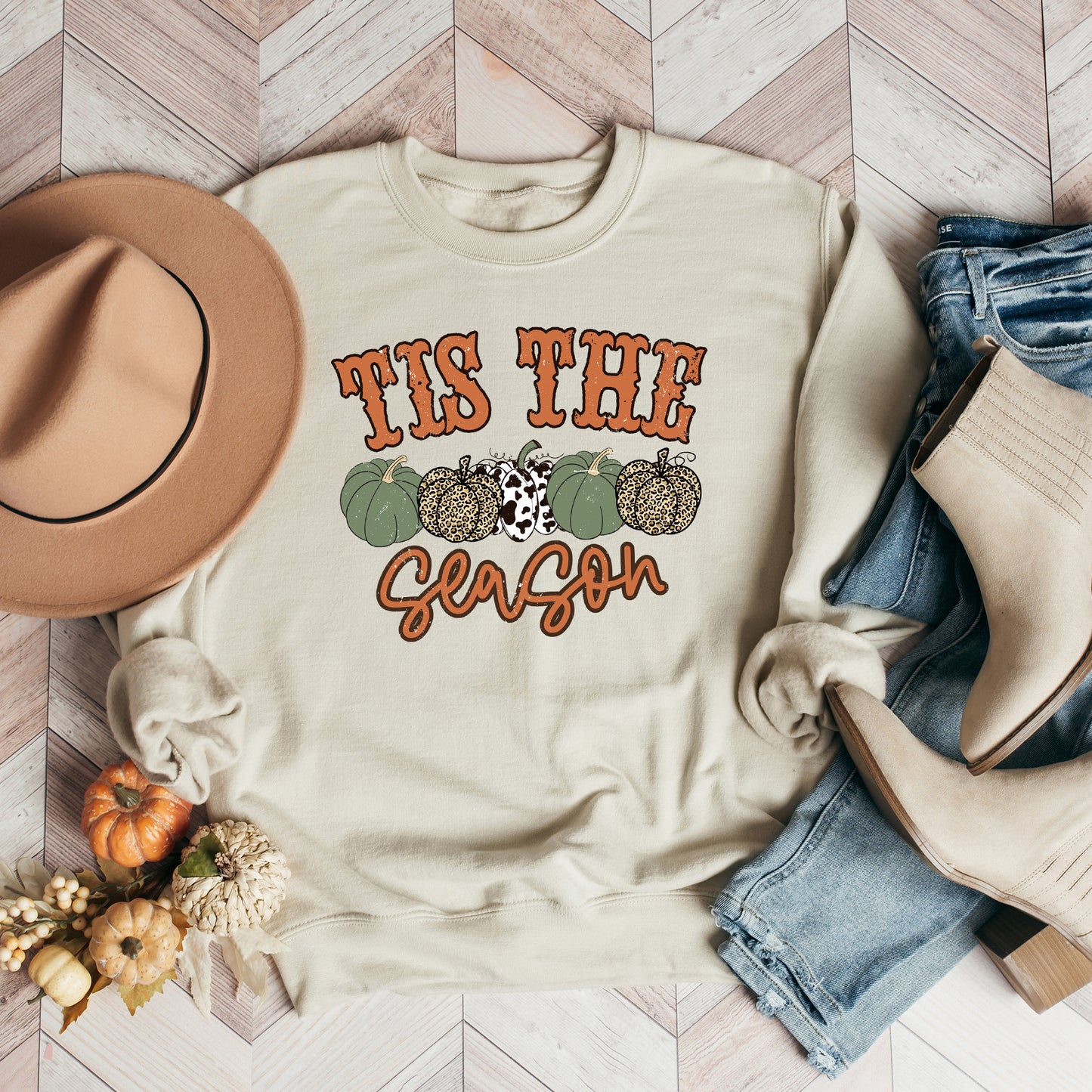 Tis The Season Leopard Pumpkins  | Sweatshirt