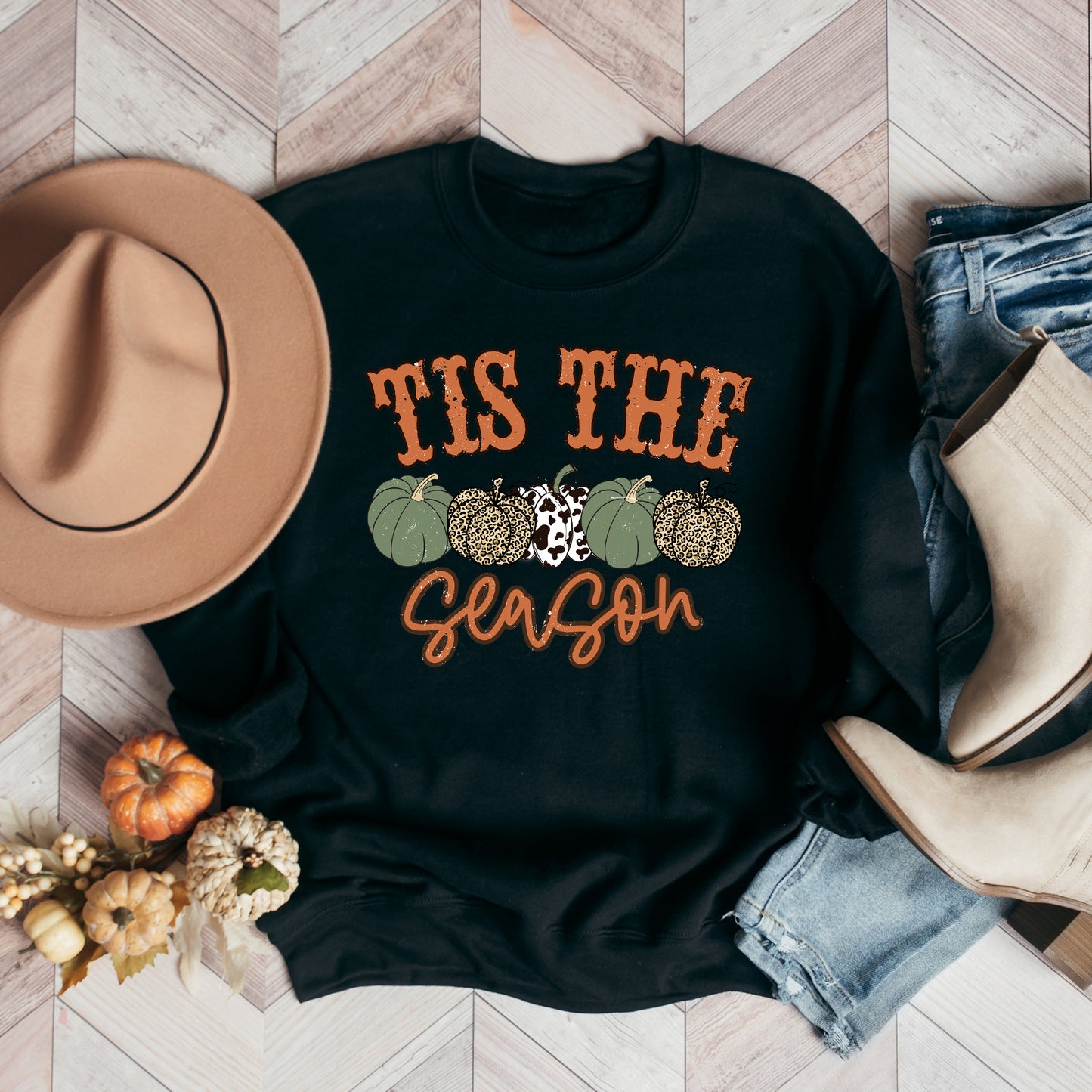 Tis The Season Leopard Pumpkins  | Sweatshirt