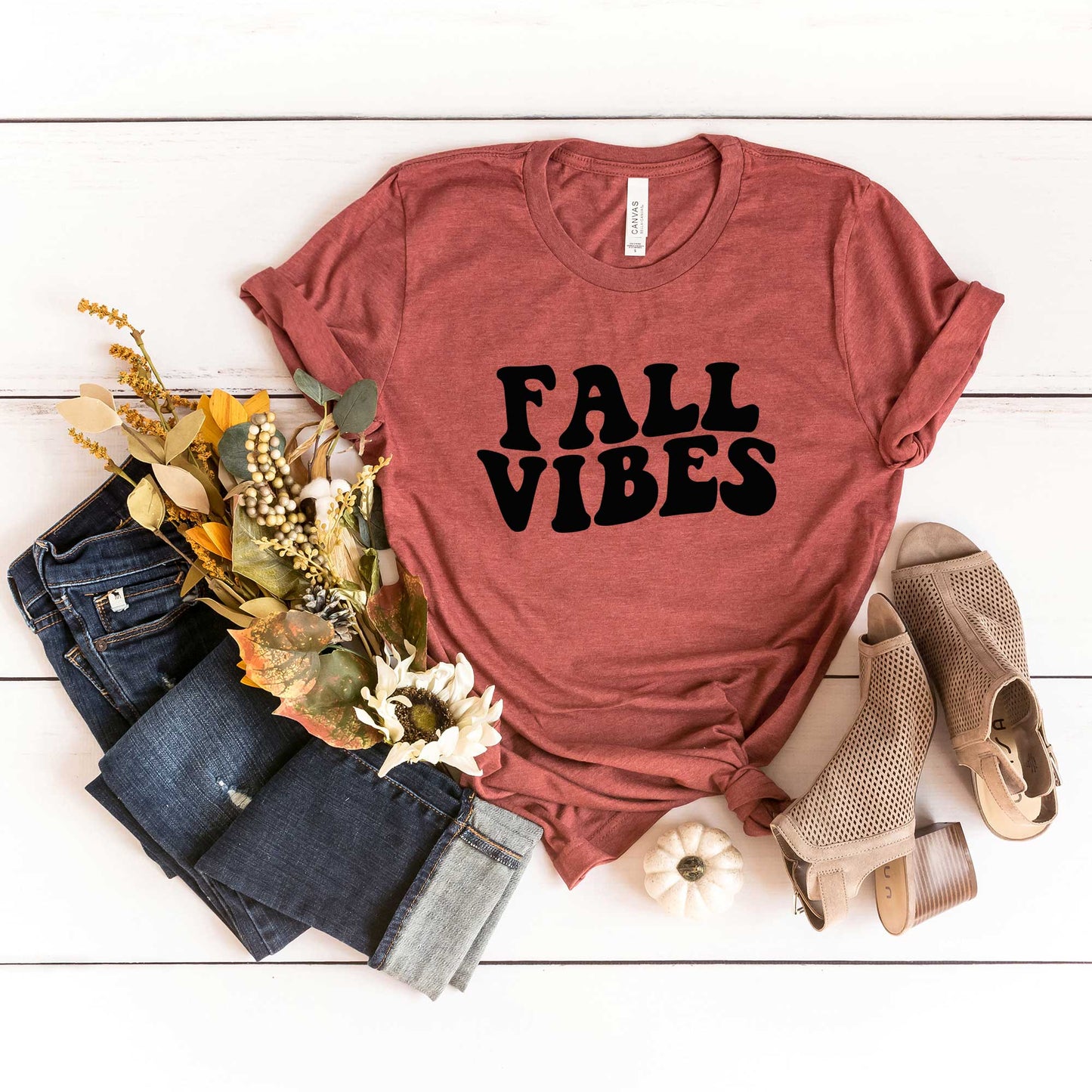 Fall Vibes Retro | Short Sleeve Graphic Tee